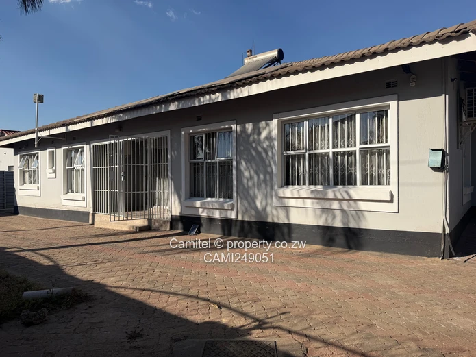 Waterfalls 4-Bed House on 1800 sqm with Borehole near S.O.S school and Parktown shops