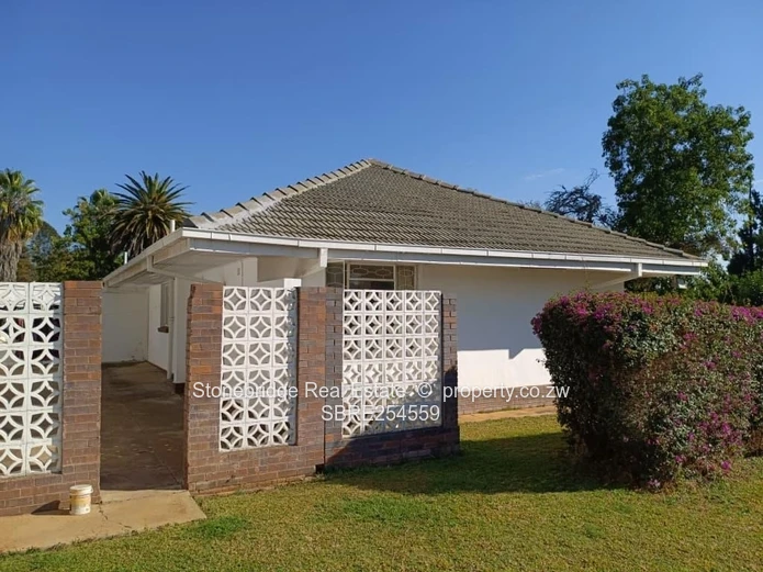 3 Bedroom House in Hillside For Sale