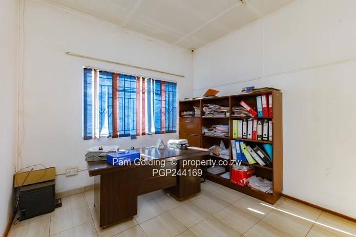 Versatile Industrial Property on 4946sqm