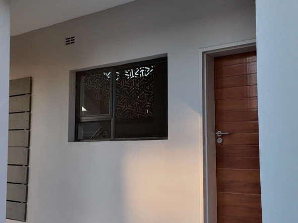 2 Bedroom Flat & Apartment