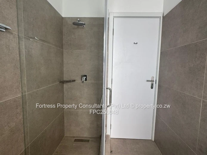 Borrowdale West 4-Bed: Loft, Covered Patio & very secure