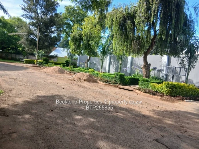 Kumalo 4-Bed House on 2500m² with Pool & Borehole