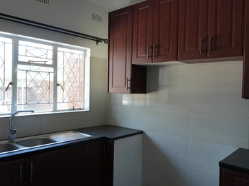 2 Bedroom Flat & Apartment