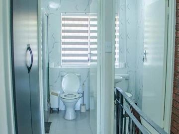 3 Bedroom Flat & Apartment