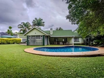 Luxurious 5-Bedroom Home in Alexandra Park