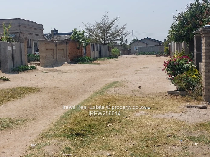 Chitungwiza Unit L extension Vacant Stand  (Sole Mandate)