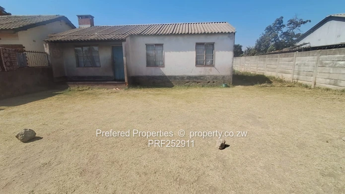 2-Bed Renovation Opportunity in Mufakose — 300m² (Sole Mandate)