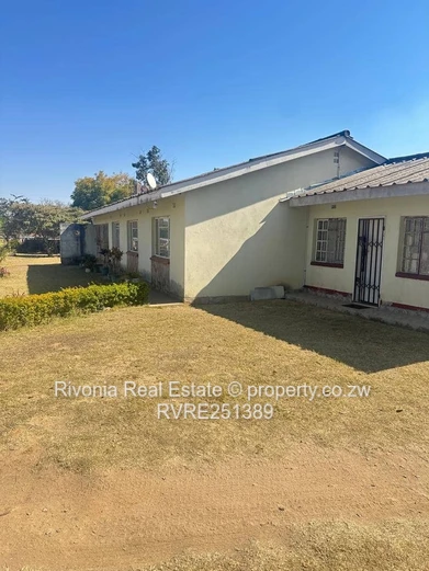 Greendale North: 4-Bed Home on 4200m² with Borehole