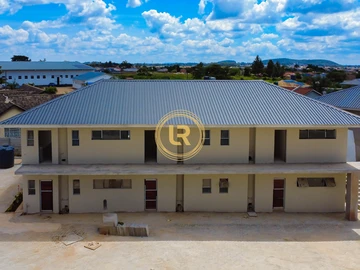 2 Bedroom Flat & Apartment