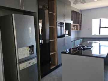 6 Bedroom House