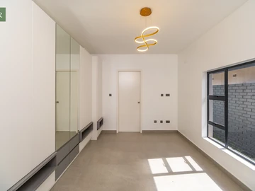 4 Bedroom Garden Flat