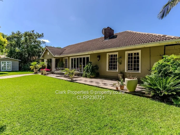 Elegant 5 Bedroom Guest Lodge/Family Retreat.