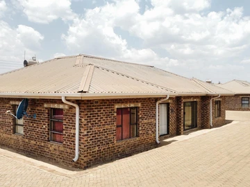 3 Bedroom Flat & Apartment