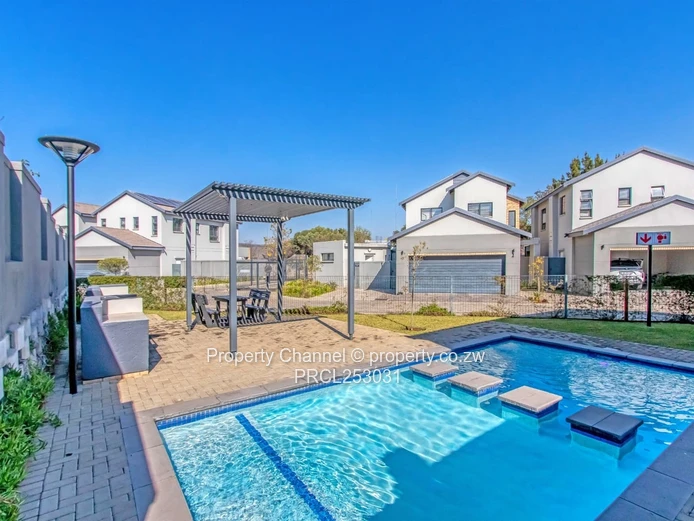 4 Bedroom Cluster For Sale in Craigavon, Sandton, Johannesburg