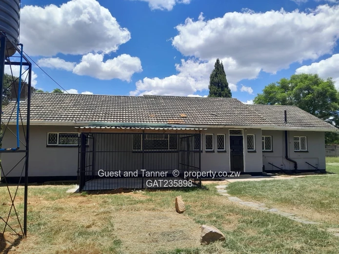 3 Bedroom House for Rent in Hatfield - Rates included