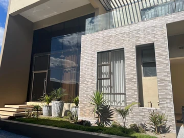 5 Bedroom Flat & Apartment