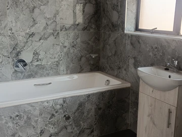 3 Bedroom Flat & Apartment