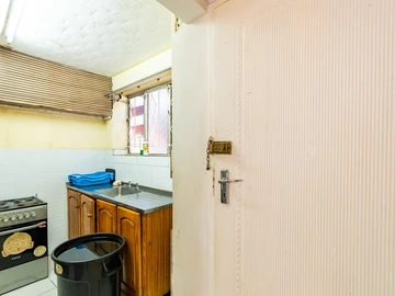 2 Bedroom Flat & Apartment