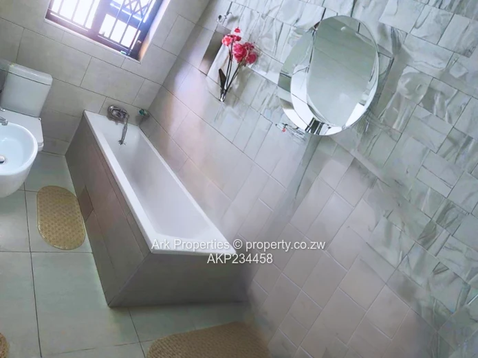 Hatfield: 5 Bedroom House For Sale