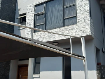 3 Bedroom Flat & Apartment