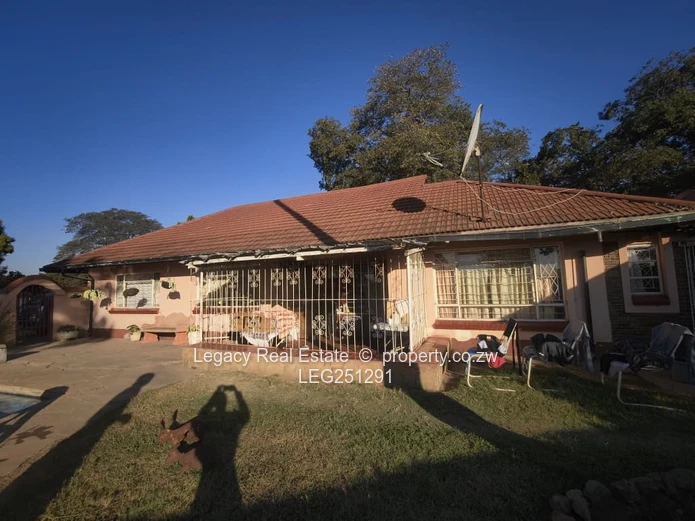 Logan Park 3-Bed Home with Rustic Bar & Borehole on 5689m²