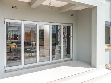 3 Bedroom Flat & Apartment