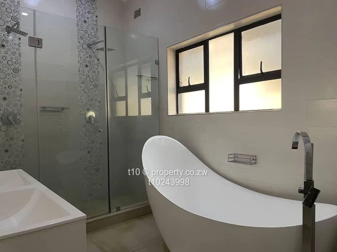 Townhouse to rent in Greencroft 