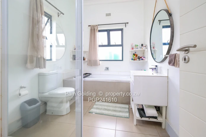 3 Bedroom Town House For Sale in Highlands