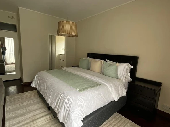 4 Bedroom Flat & Apartment