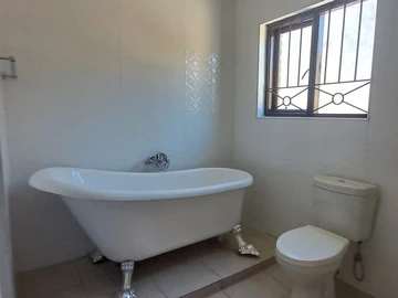 3 Bedroom Flat & Apartment