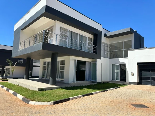 3 Bedroom Flat & Apartment