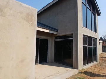 2 Bedroom Flat & Apartment