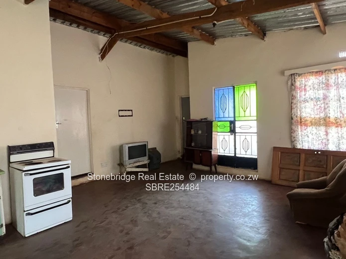 5 Bedroomed House in Emganwini For Sale