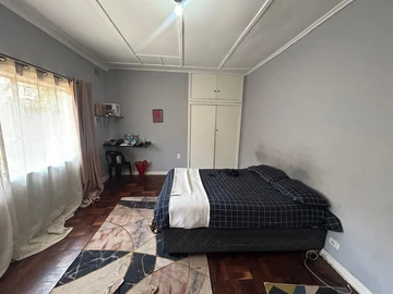 2 Bedroom Flat & Apartment