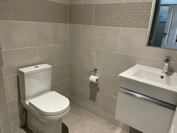 4 Bedroom Flat & Apartment