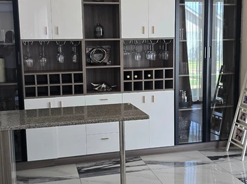 6 Bedroom House