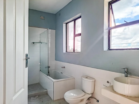 3 Bedroom Flat & Apartment