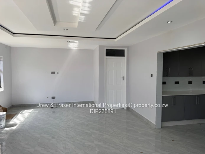 Stylish 4-Bed Fidelity Home - Fitted Kitchen & Tank