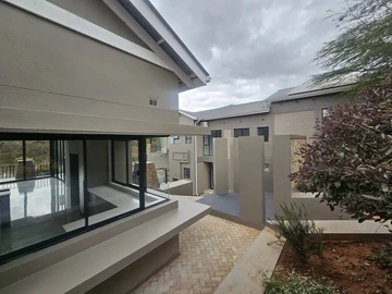 5 Bedroom Flat & Apartment