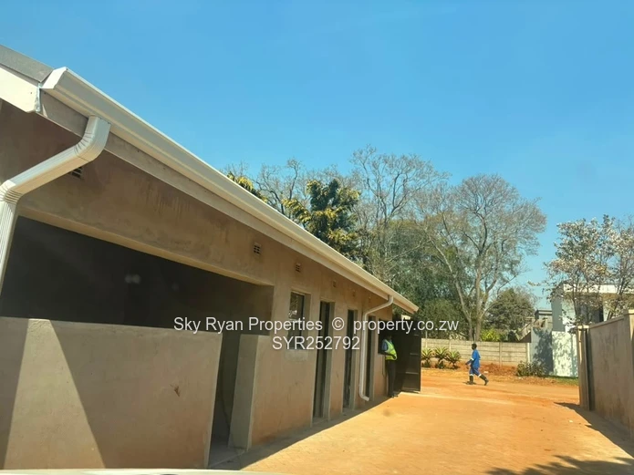 Beautiful Modern Complex – Borrowdale Pomona