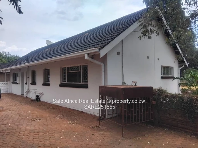 Spacious 3-Bed Home on 4,000m² with Borehole — Marlborough