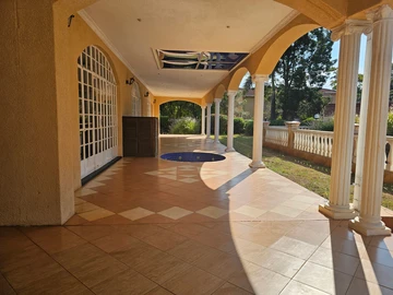 9 Bedroom House