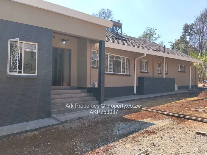 Offices to rent in Chisipite