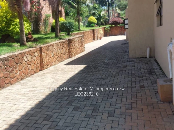 Prestigious Glen Lorne Residence on 2,000m² Stand,Exceptional Luxury Home with Multiple Ensuites