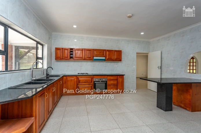 Beautiful Modern Family Home in Helensvale