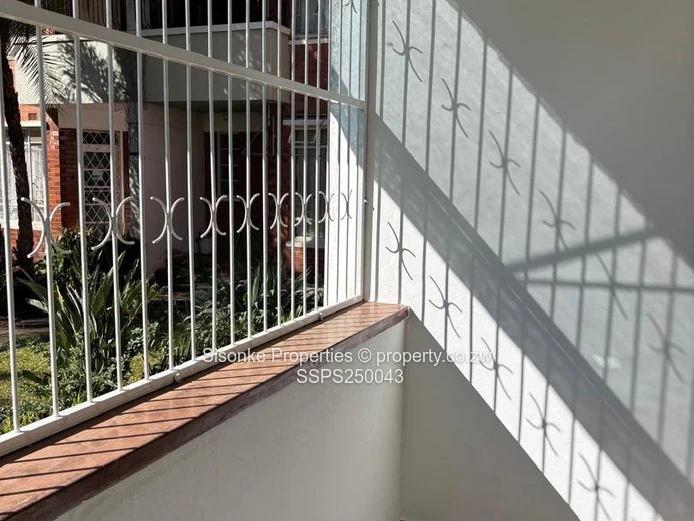 2 bed garden flat for rent-Palmer Court,Avondale 