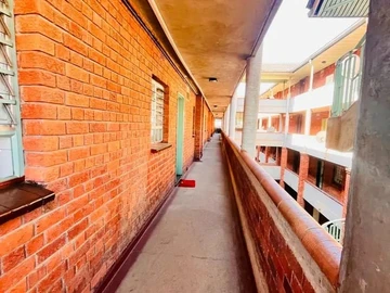 2 Bedroom Flat & Apartment