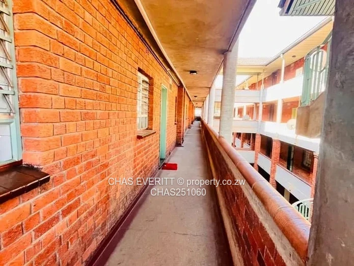 2 Bed Flat To Let in Avenues