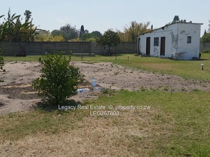 Hatfield 4-Bed Family Home on 4050m² with Flatlet