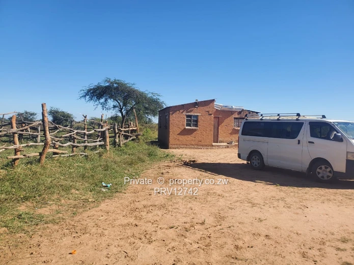 2 options available is a 5ha MARONDERA FARM PLOTS  FOR SALE and 2.Nyazura Farm 51ha size (Sole Mandate)